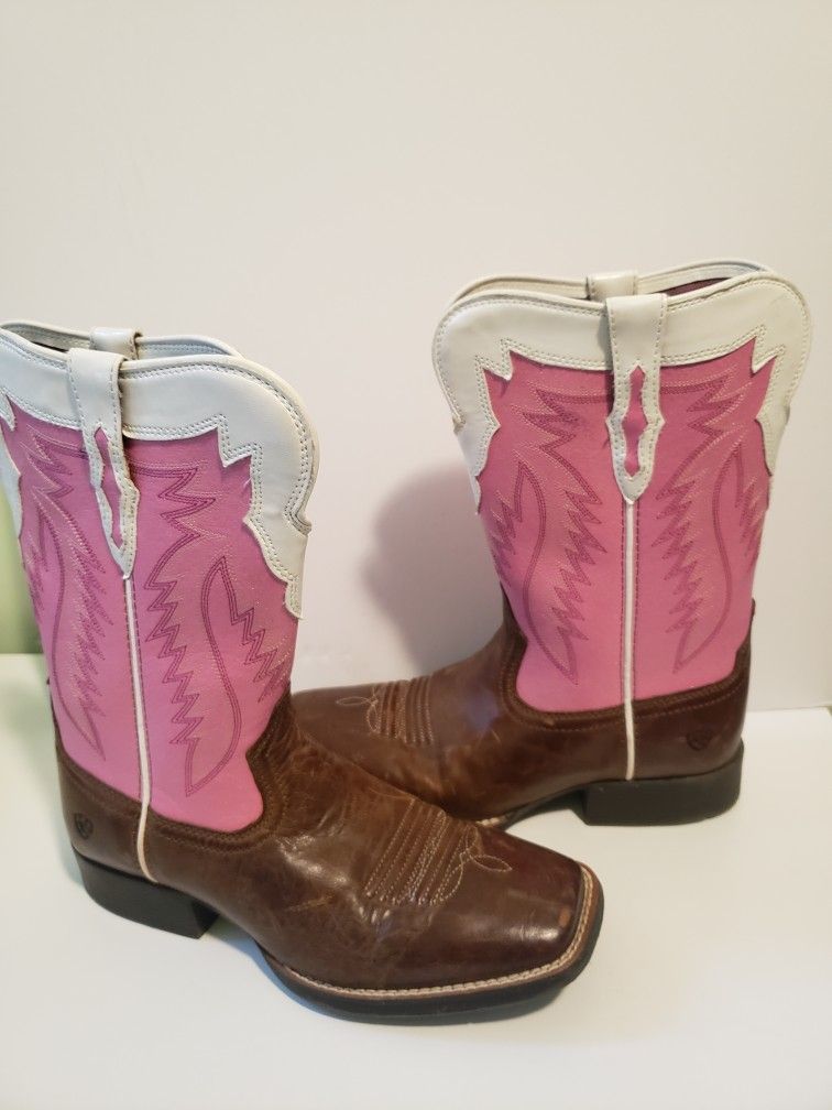 Ariat Women's Size 4 Boots Pink.