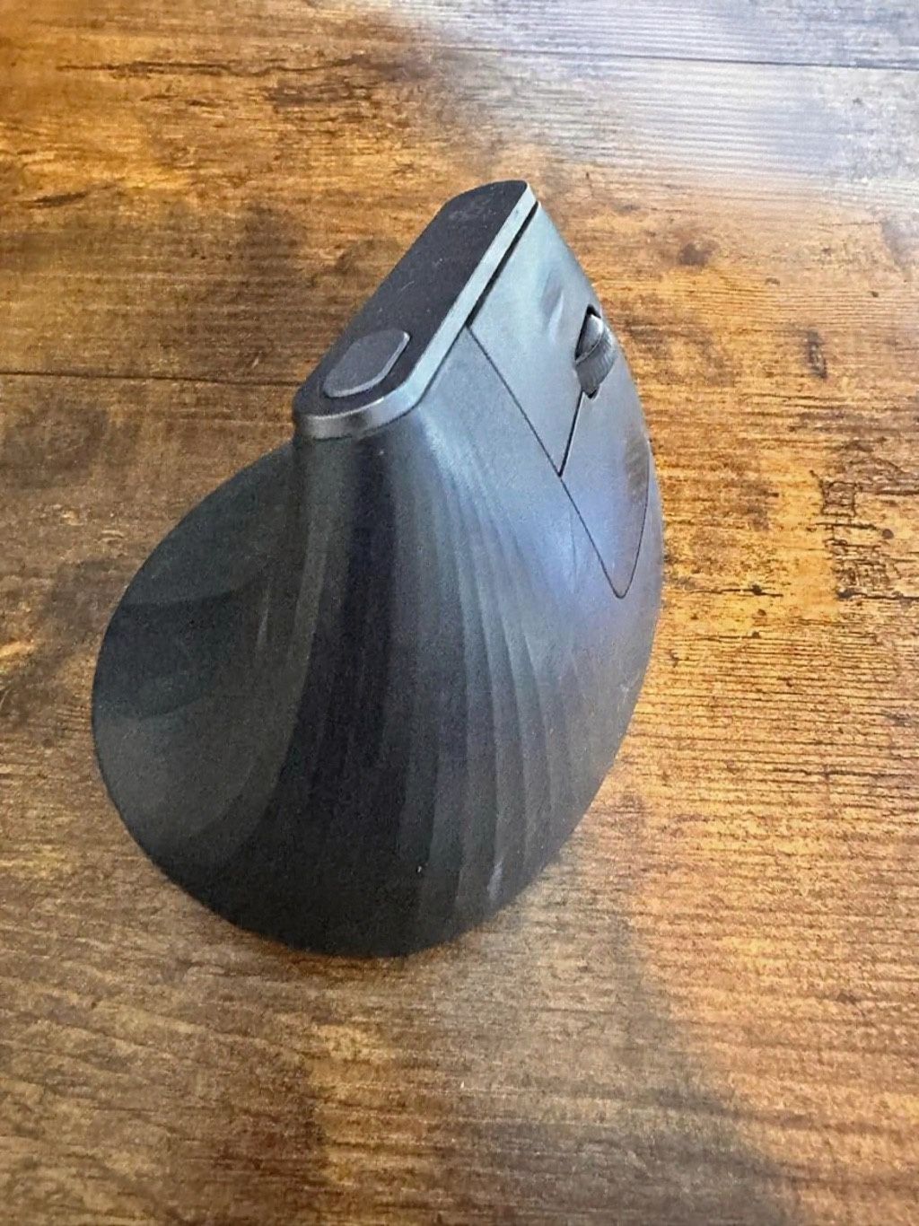 Ergonomic Vertical Wireless Mouse (MX Vertical)