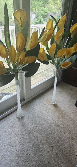 Two Lily Flower Vases