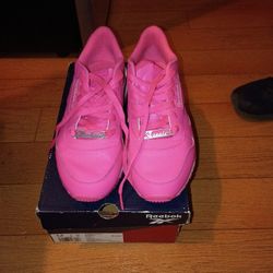 Classic Leather Women Reebok Running Shoe