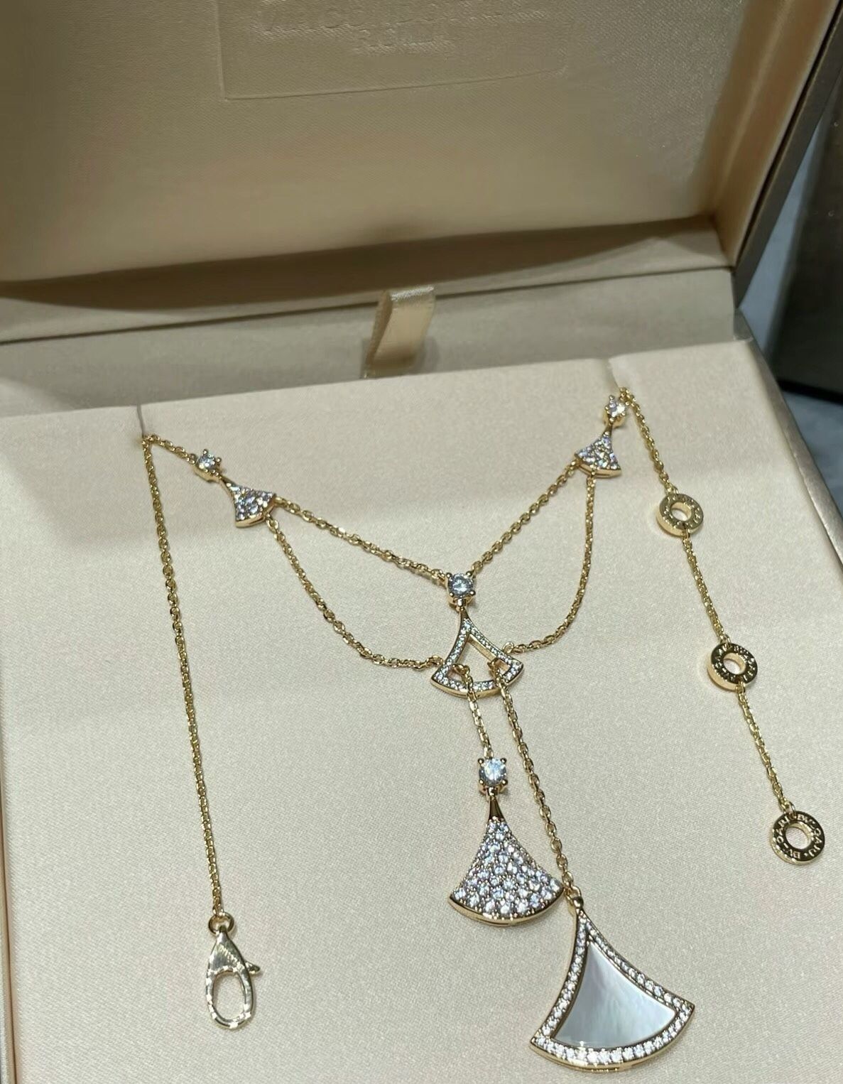Fashionable couple necklace