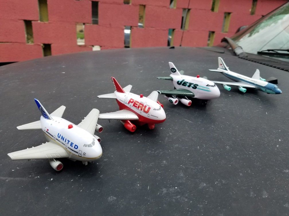 Collection of Vintage Toy/Model Airplanes