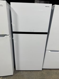 Brand new Hisense PureSpace 18.1-cu ft Counter-Depth 30-in Wide Top-Freezer Refrigerator (White )