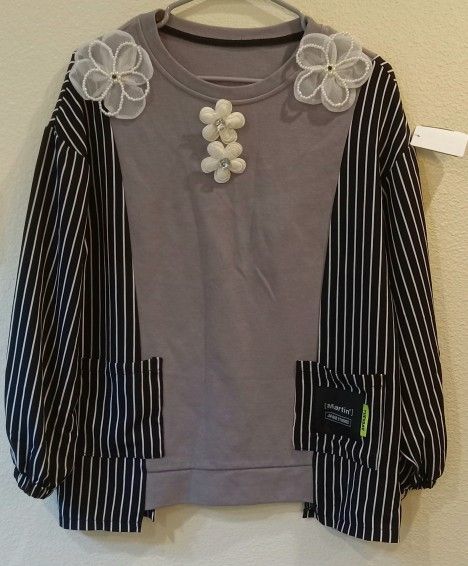 Unique Boutique Womens Sweatshirt/Blouse (L/XL)