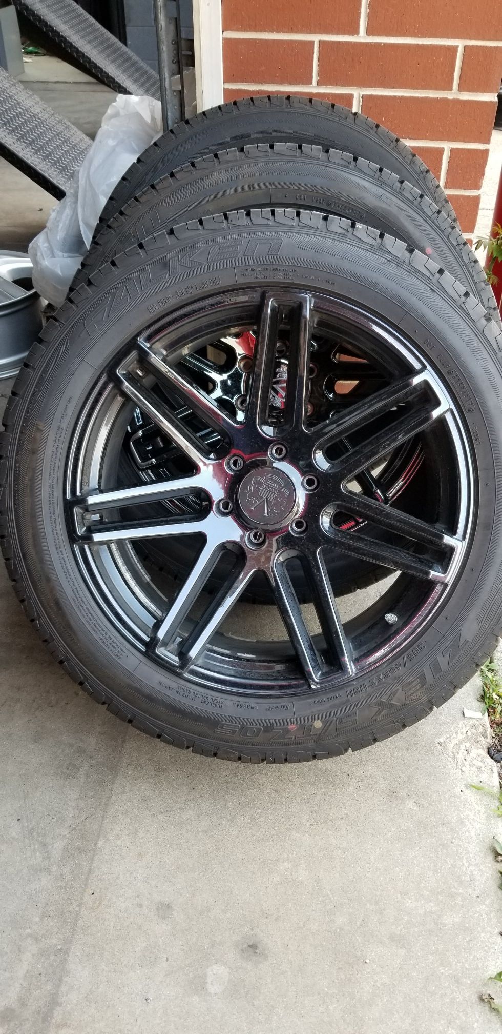 22" INFINITI QX80 QX56 VOGUE BLACK ECO-PLATE. VT386 22x9.5 (6x139.7 / +20mm) Wheels/Tires/Lugs/Sensors all included.