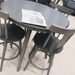 *Warehouse Blowout Weekend!!!---Floor Model Sorrento Dining Sets W/3 Swivel Chairs---Now $499!!!---Delivery Available😉