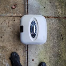 Mini Refrigerator AC/DC Power