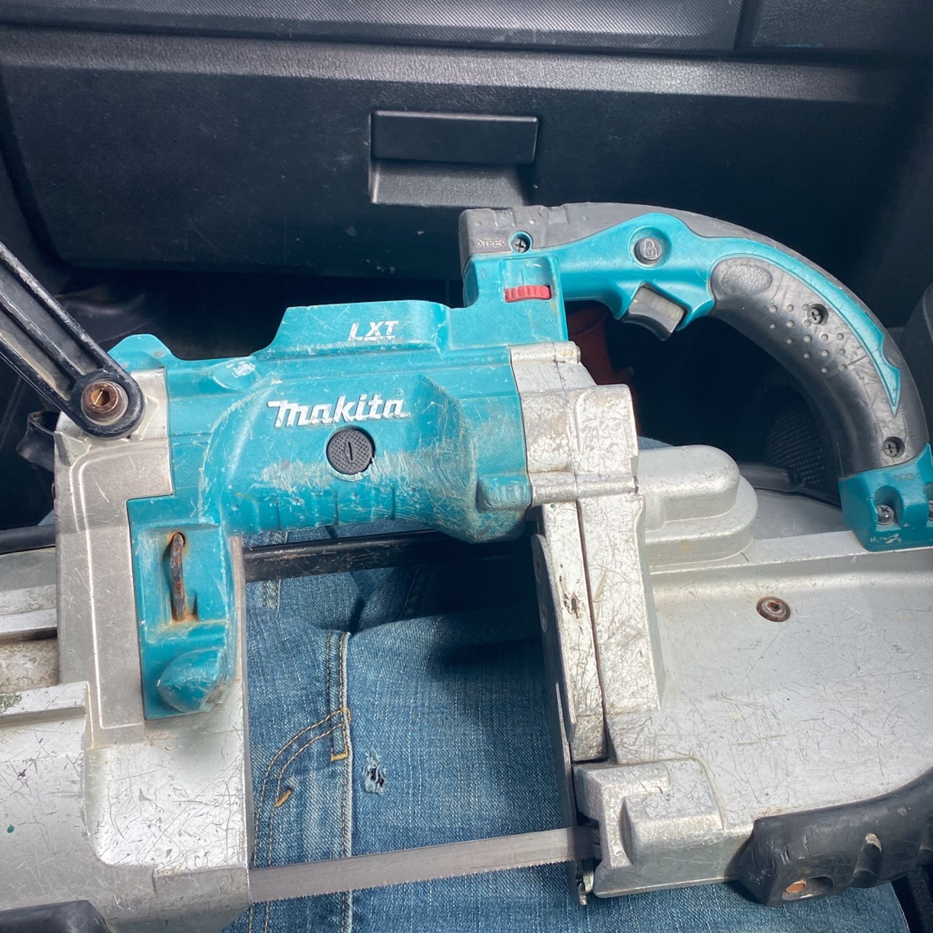 Makita Ban Saw