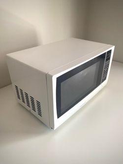 Insignia-  Microwave - Good Condition
