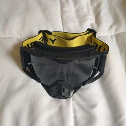 YUEDIO MOTORCYCLE/BIKE GOGGLES.  UV PROTECTION.  ADJUSTABLE STRAP.  NEW.  PICKUP ONLY.