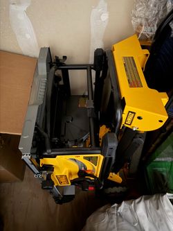 DEWALT 10-in 15 -Amp Portable Jobsite Table Saw with Foldable Rolling Stand