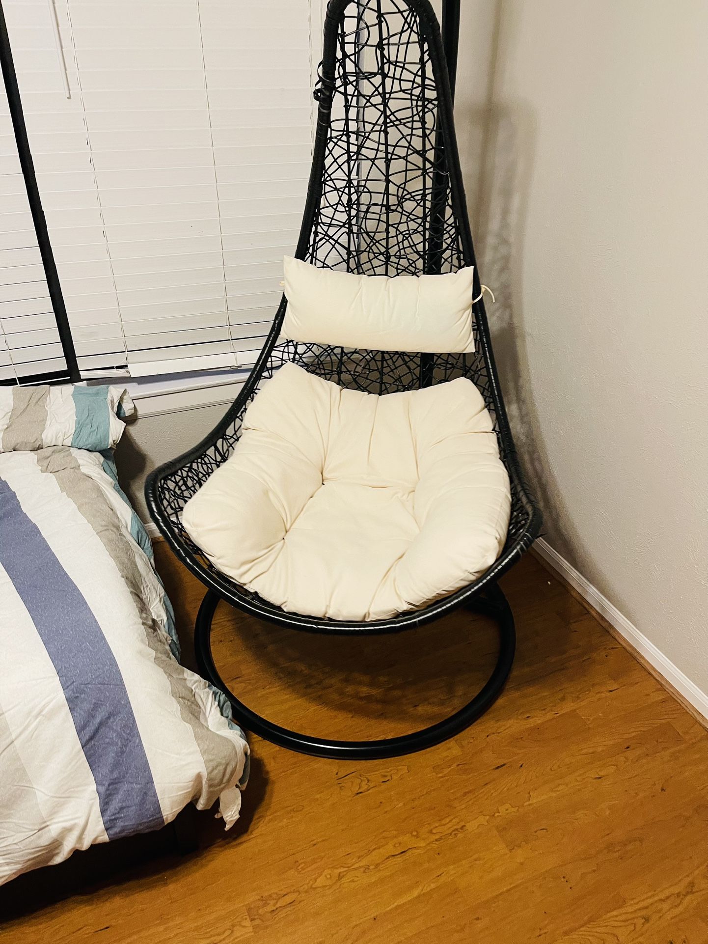 Hanging Egg Chair