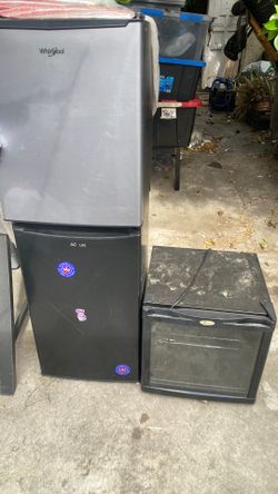 Mini fridges 20$