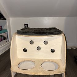 Wooden cat house with Feeder 