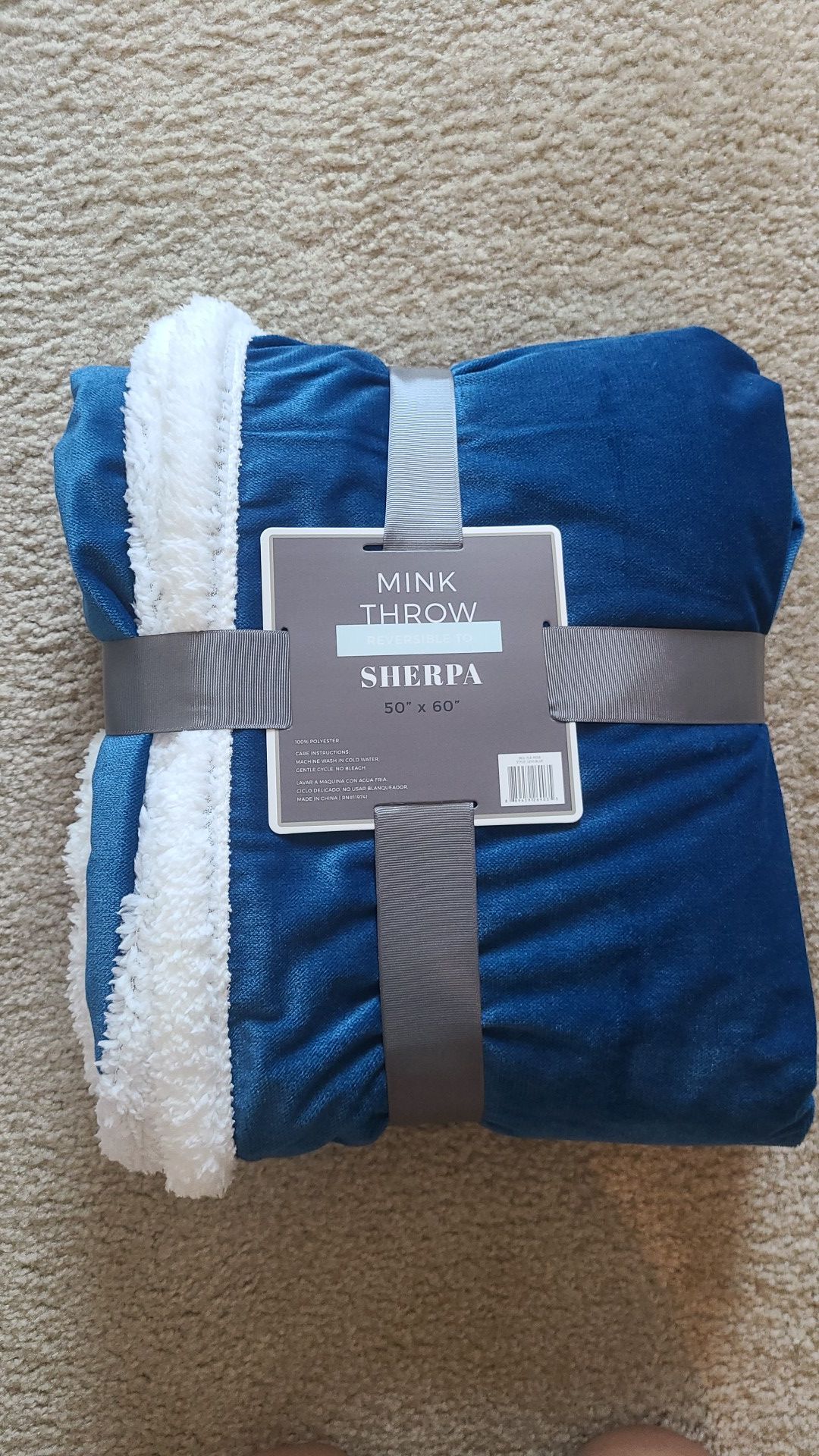Throw blanket, reversible, 50"x60" blue and white