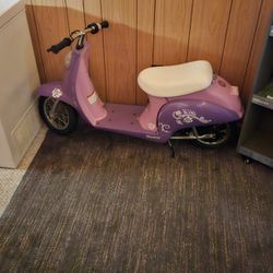Kikki Razor Scooter In Great Condition! Lightly Used!
