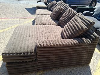Nice Plush Sectional! Delivery Available!