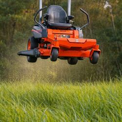 2025 Kubota Z232KW-42 Zero Turn Mower – 33 Hours – Like New