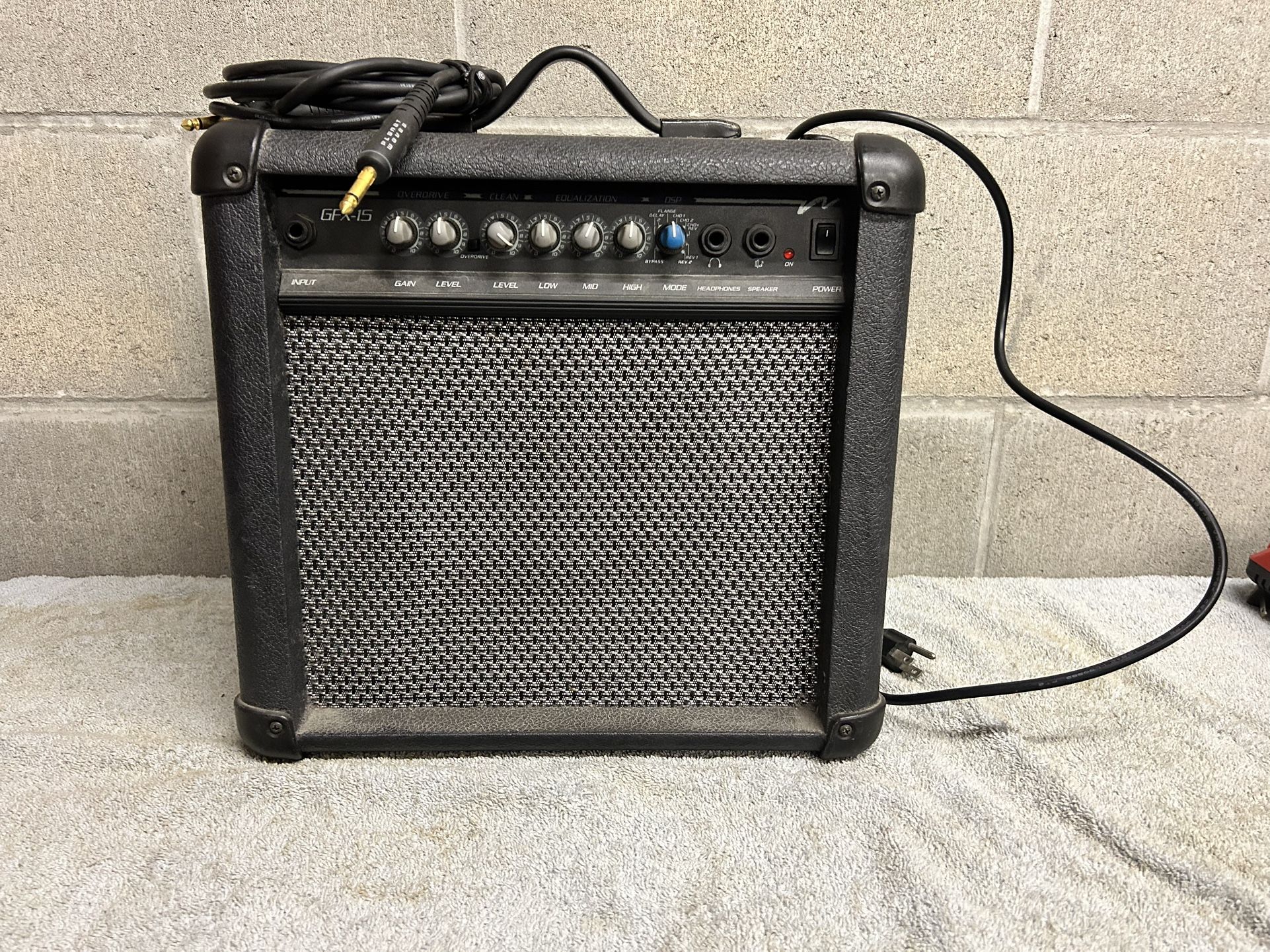 Crate GFX-15 Guitar Amplifier With Accessory
