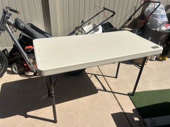 Lifetime collapsible table