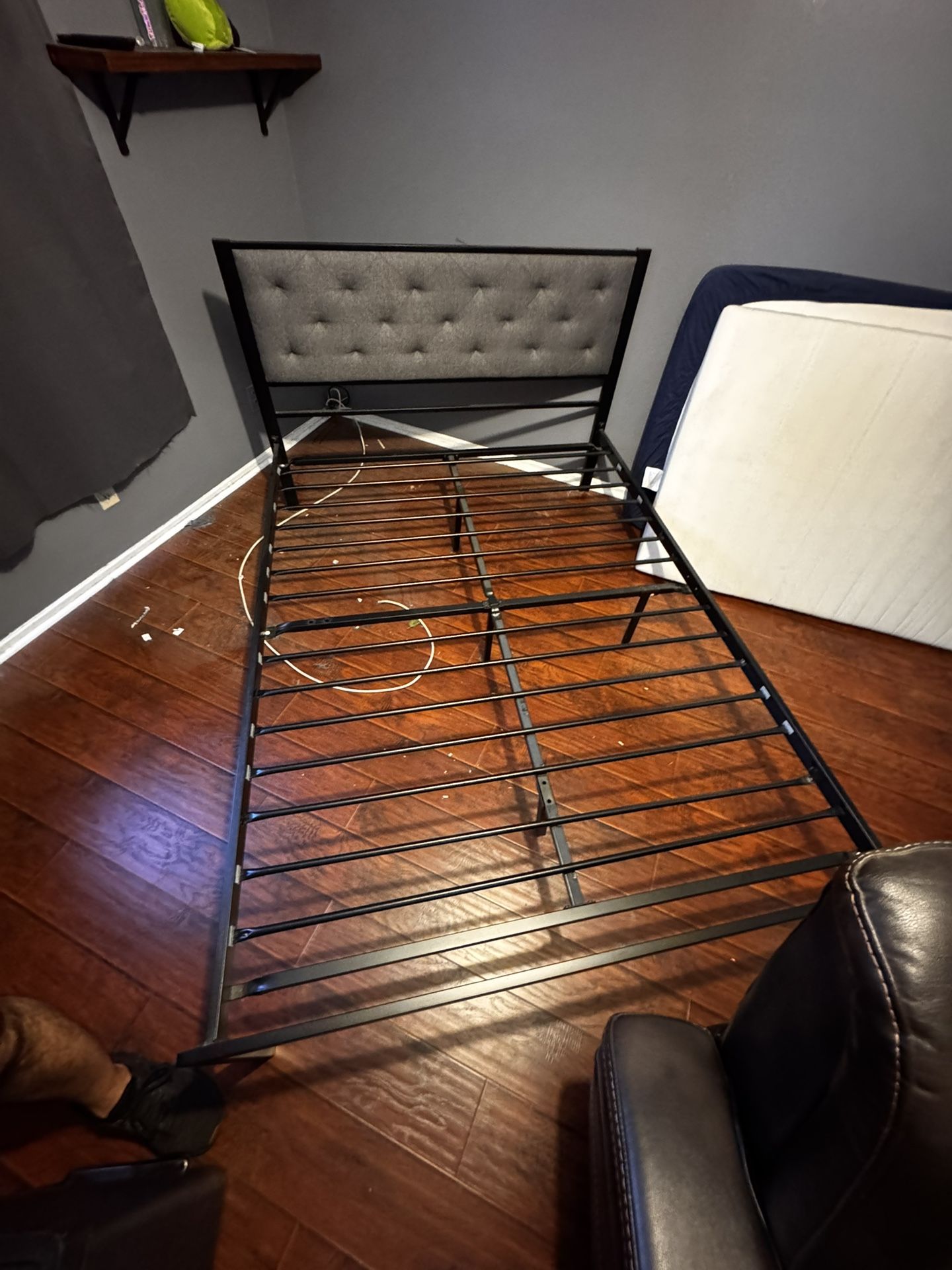 Full bed frame