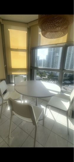 White Round Dining Table with 4 Chairs