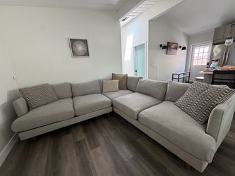 Living Spaces Adeline II 3-Piece 109" Sectional Sofa