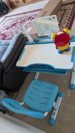 Kids study table and chair