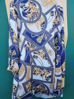 Used Plus Chain Printed Satin Shirt Dress. size is xl or xxl not sure &KX1