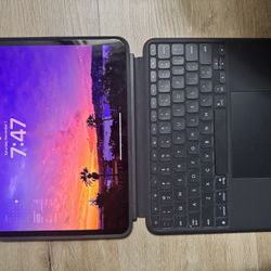 iPad Pro 11” (M4, 256GB) with Logitech Keyboard and Apple Pen– Excellent Condition + Box