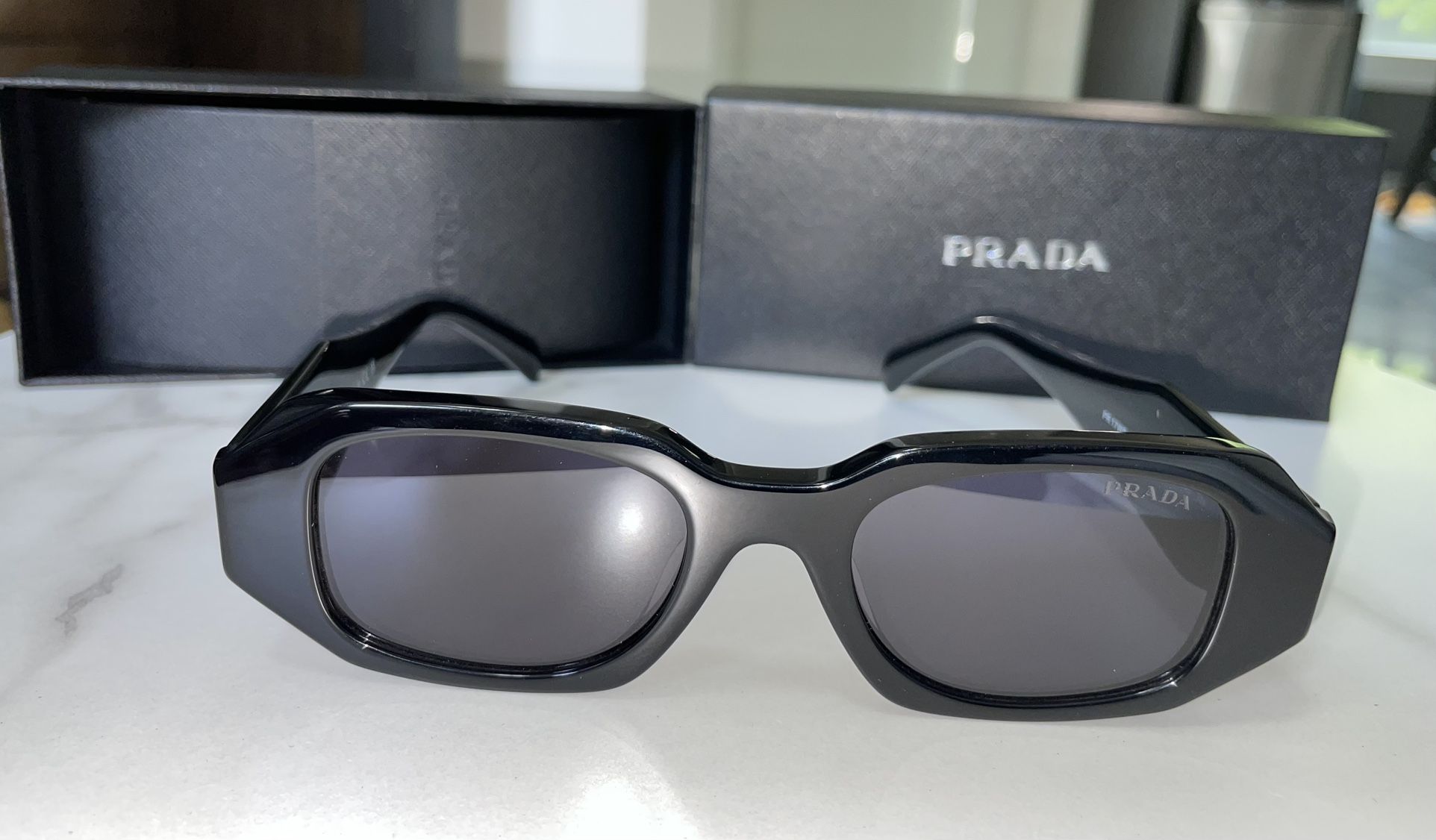 Prada S. H A D E S