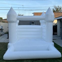 White Castle Bounce House With Ball Pit