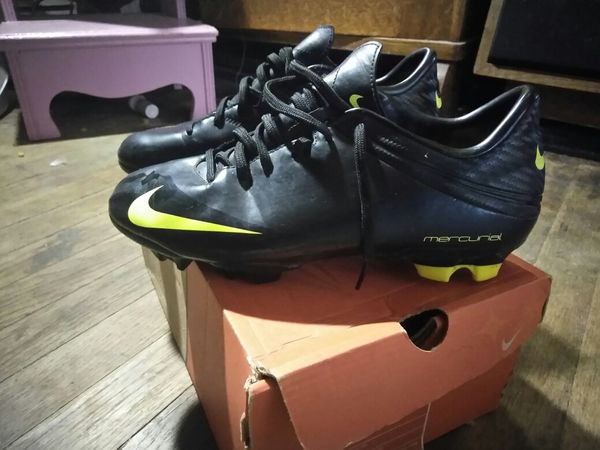 Nike Mercurial Vapor V FG Black/Volta yege Yellow BRAND NEW CONDITION for Sale in Dallas, TX 