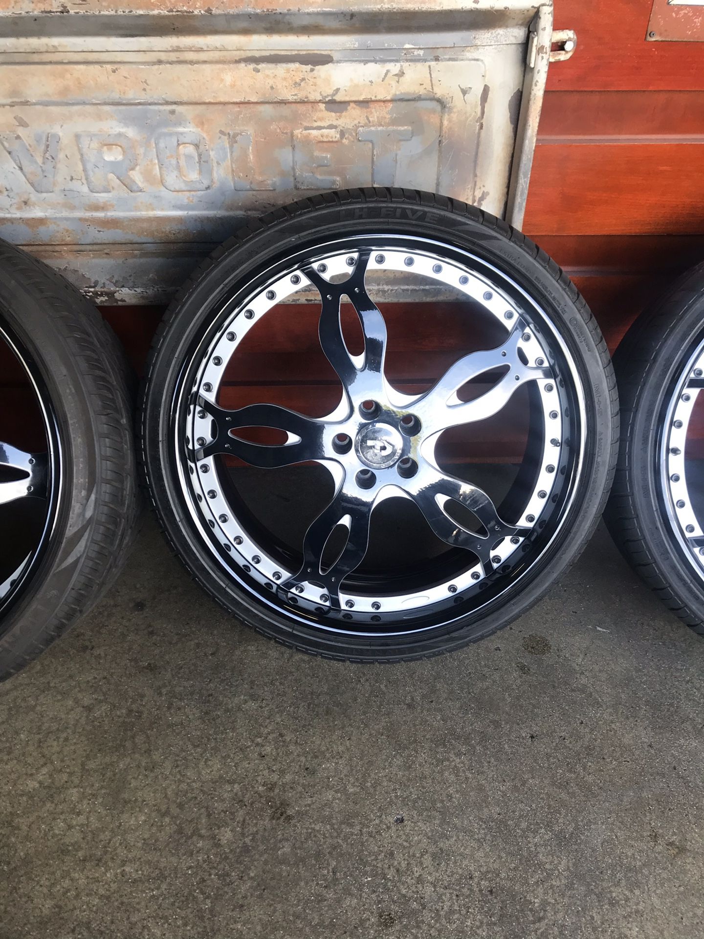 Forgiato stili 22" inch wheel (5X108 bolt pattern with 5X5 adapters)