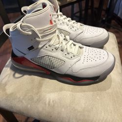 Jordan Mars 270’s. Men’s Size 11