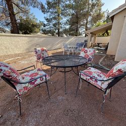 Metal patio table set with cushion,can deliver