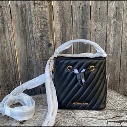 Michael kors suri Small Bucket Bag 