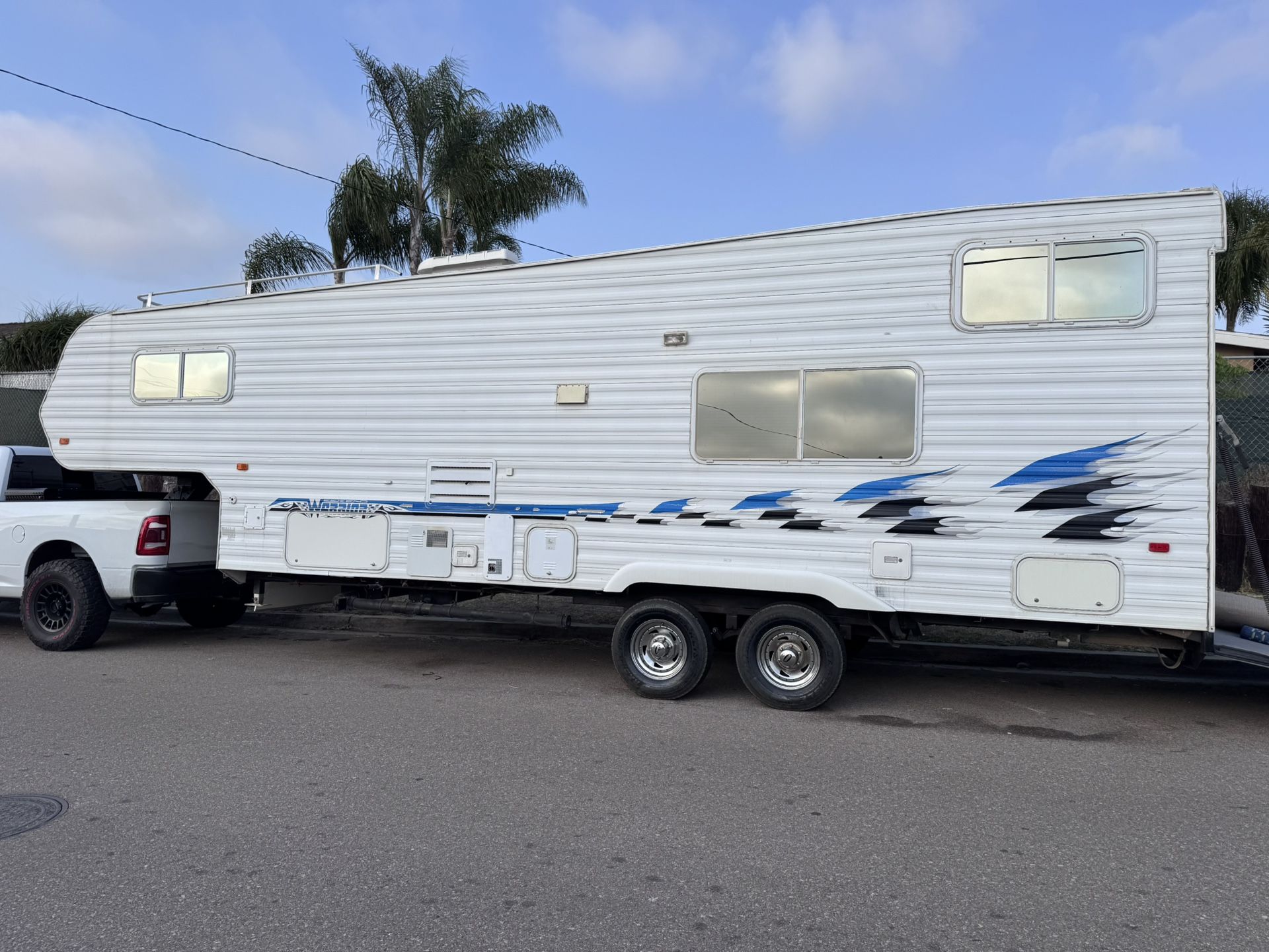 2004 Weekend Warrior LE2905 5th Wheel Toy Hauler