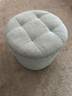 Round Tufted Upholstered Ottoman