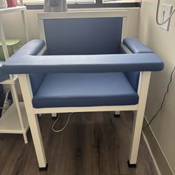 Phlebotomy chair