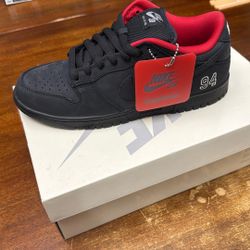 Supreme SB Dunks 