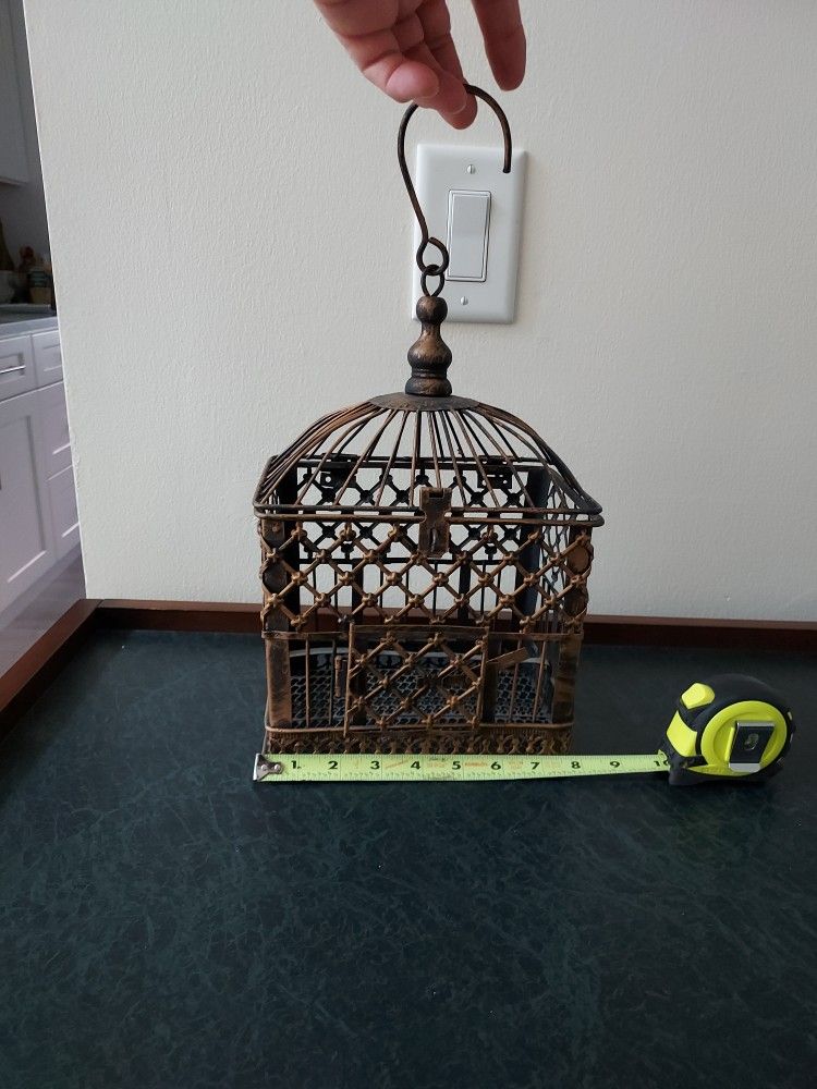 Bird Cage Located in Palm Beach Gardens