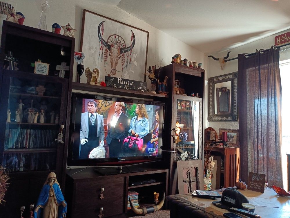 3- PIECE ENTERTAINMENT CENTER