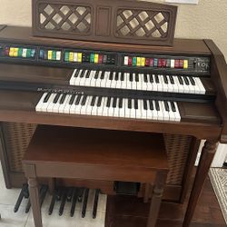 Lowrey Genie 44 Organ