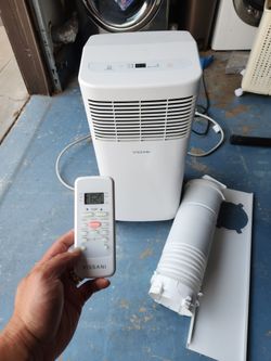 Like new portable ac with hose/ window kit/ remote/ blows ice cold air fast/ can test before buying