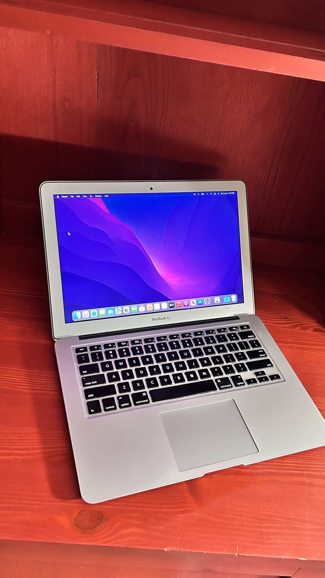 Apple MacBook Air 13” I5/8GB/256GB SSD $200