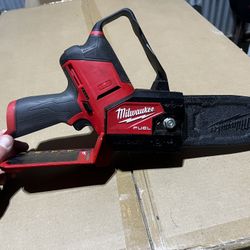 Milwaukee Chainsaw 