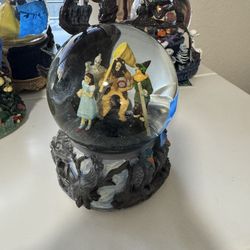 Wizard Of Oz Snow Globe
