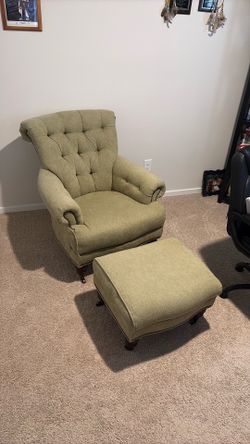 Green Arm Chair w/leg rest