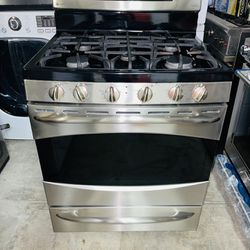 GE stainless steel stove in very perfect condition with a receipt for 60 days warranty